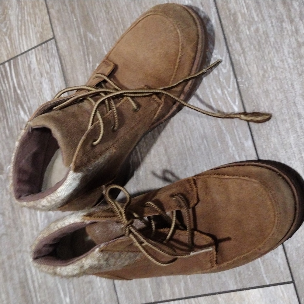 UGG kids brown suede and shearling foot bed ankle boots. Size 3